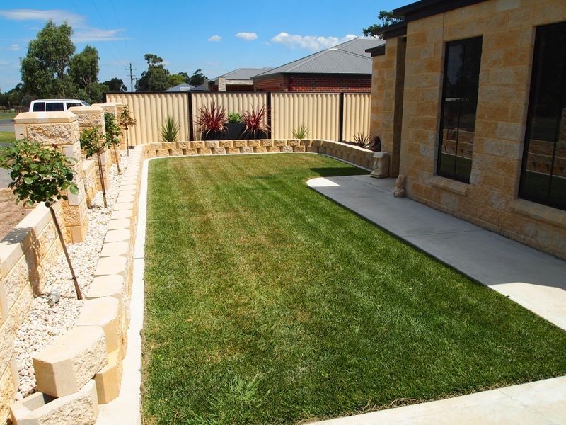 15 Lee Street, Stratford VIC 3862