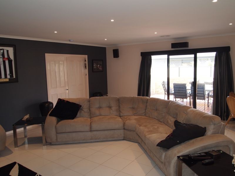 15 Lee Street, Stratford VIC 3862