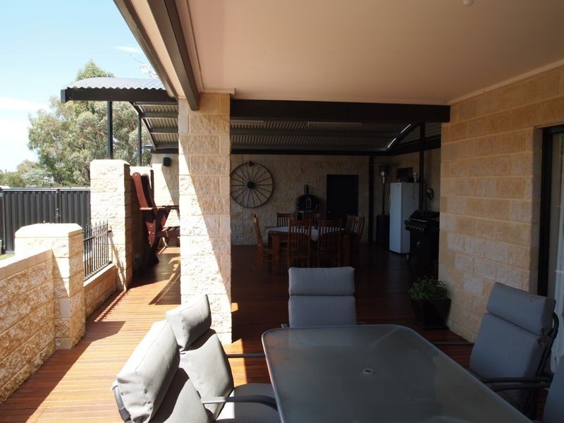 15 Lee Street, Stratford VIC 3862