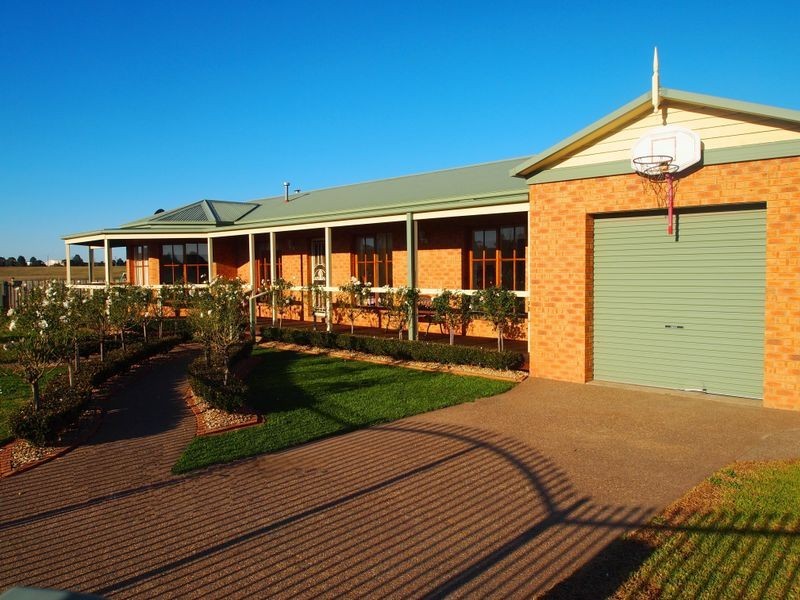 42 Sale Road, Maffra VIC 3860