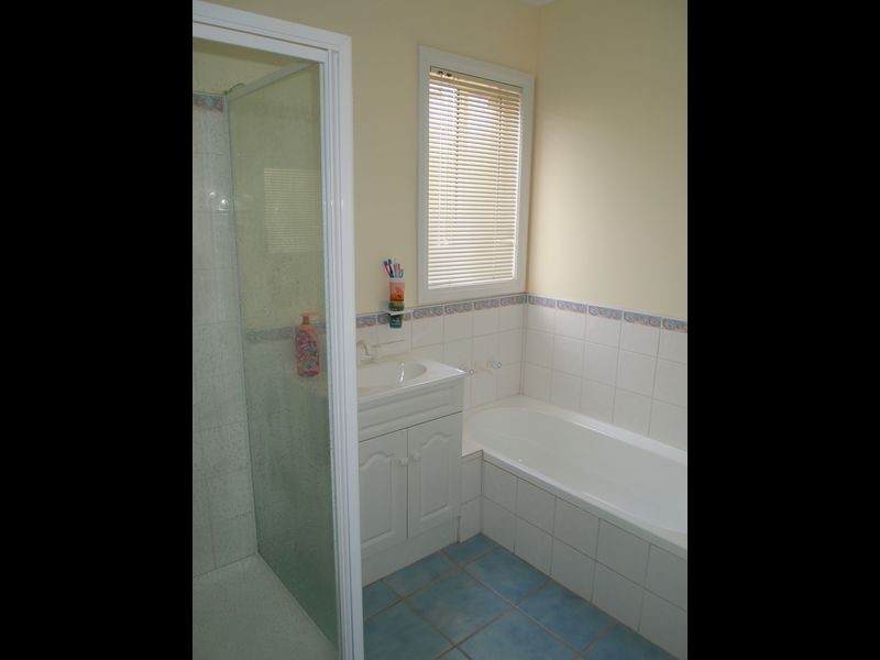 42 Sale Road, Maffra VIC 3860