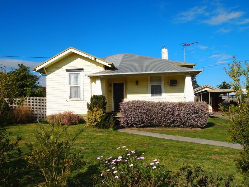 20 Carpenter Street, Maffra VIC 3860