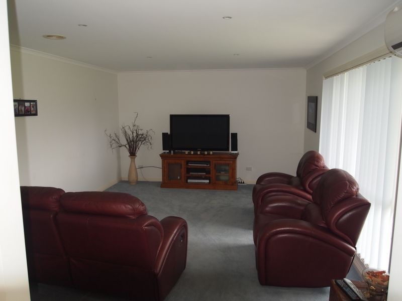 1 Cedarwood Drive, Maffra VIC 3860