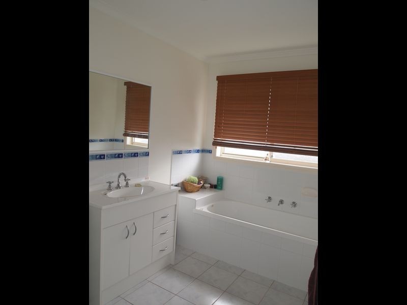 1 Cedarwood Drive, Maffra VIC 3860