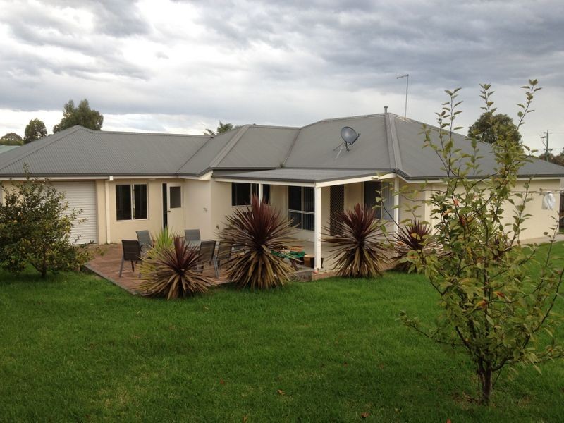 1 Cedarwood Drive, Maffra VIC 3860