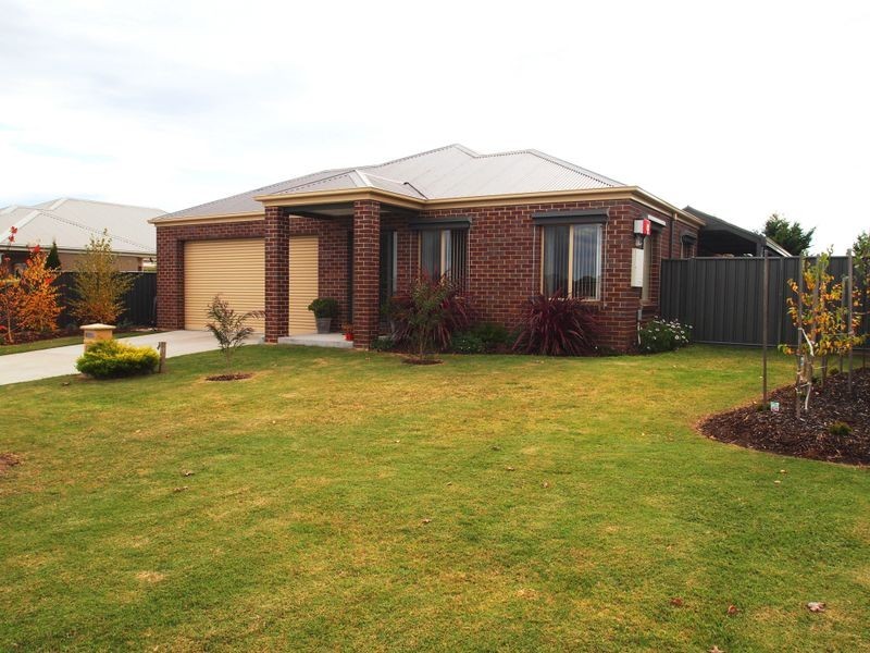42 Cedarwood Drive, Maffra VIC 3860