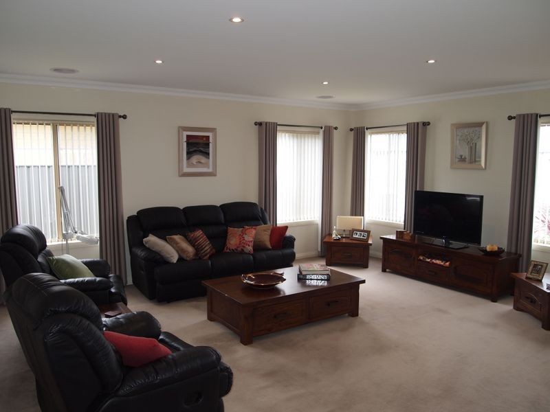 42 Cedarwood Drive, Maffra VIC 3860
