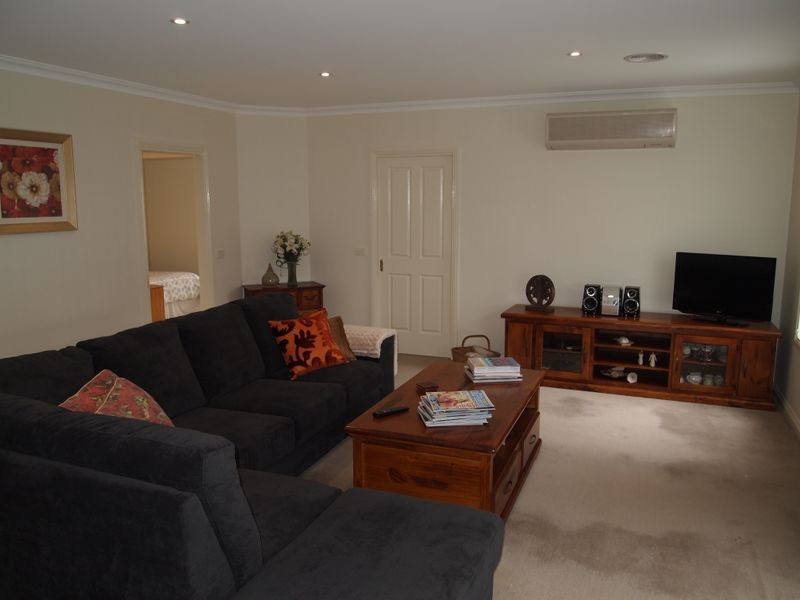 42 Cedarwood Drive, Maffra VIC 3860