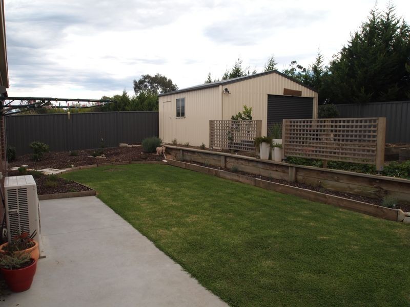 42 Cedarwood Drive, Maffra VIC 3860