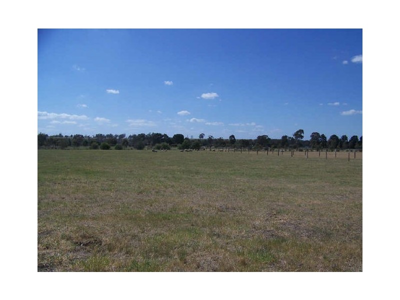 8/ Cnr Shaws Lane & Princes Highway, Rosedale VIC 3847