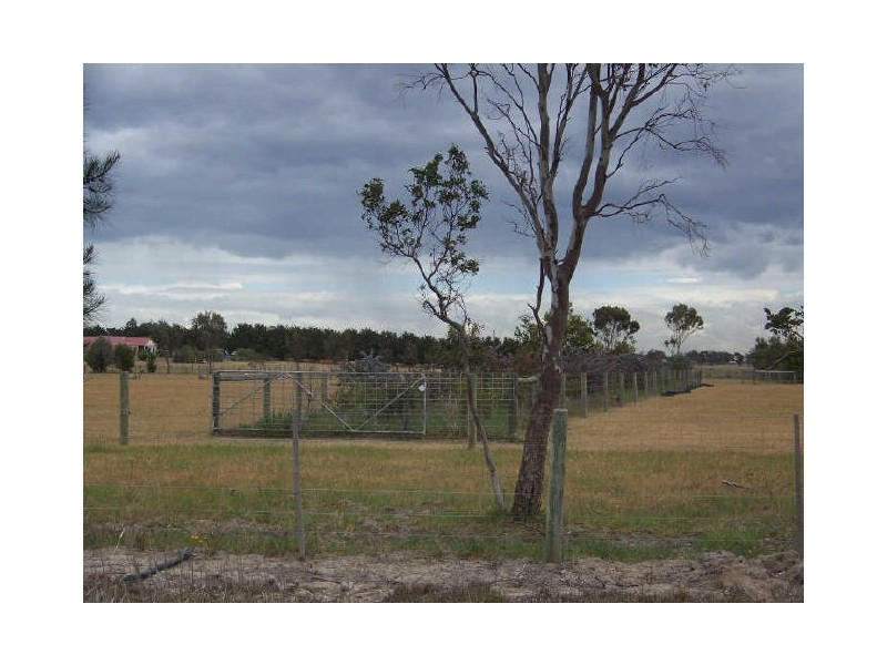 8/ Cnr Shaws Lane & Princes Highway, Rosedale VIC 3847
