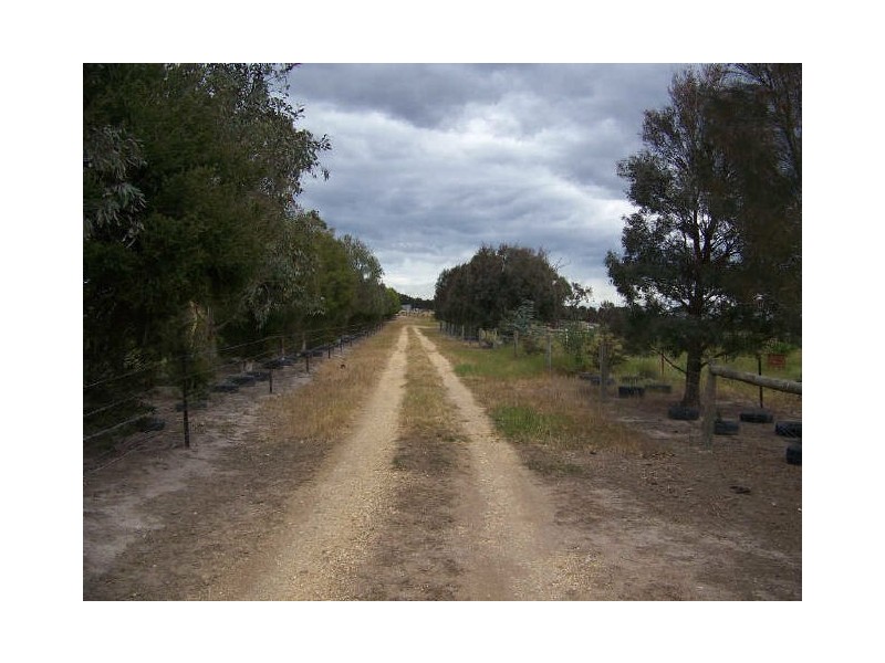 8/ Cnr Shaws Lane & Princes Highway, Rosedale VIC 3847