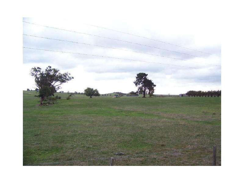 Cnr Princes Highway and Nambrok Road, Rosedale VIC 3847