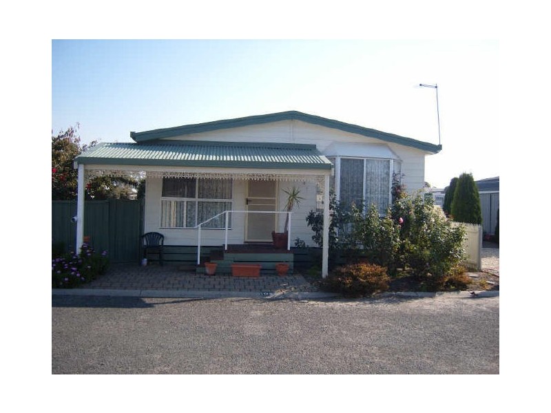 102 Mayfair Gardens, Traralgon VIC 3844