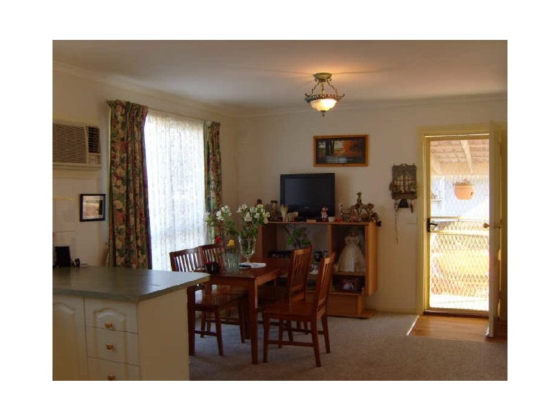 102 Mayfair Gardens, Traralgon VIC 3844