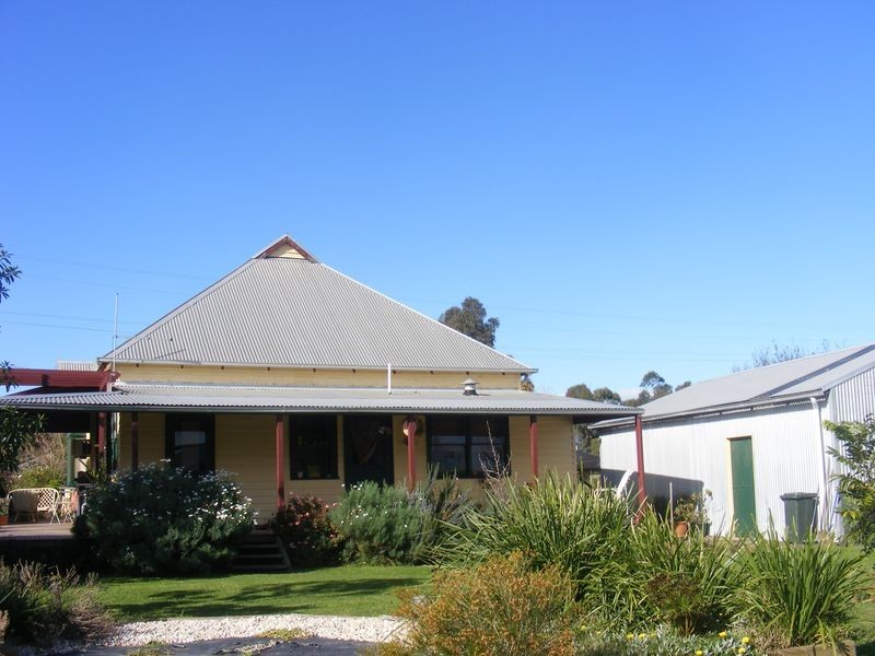 15 Railway Street, Cowwarr VIC 3857