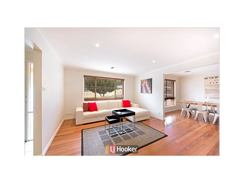 36 Julia Flynn Avenue, Isaacs ACT 2607