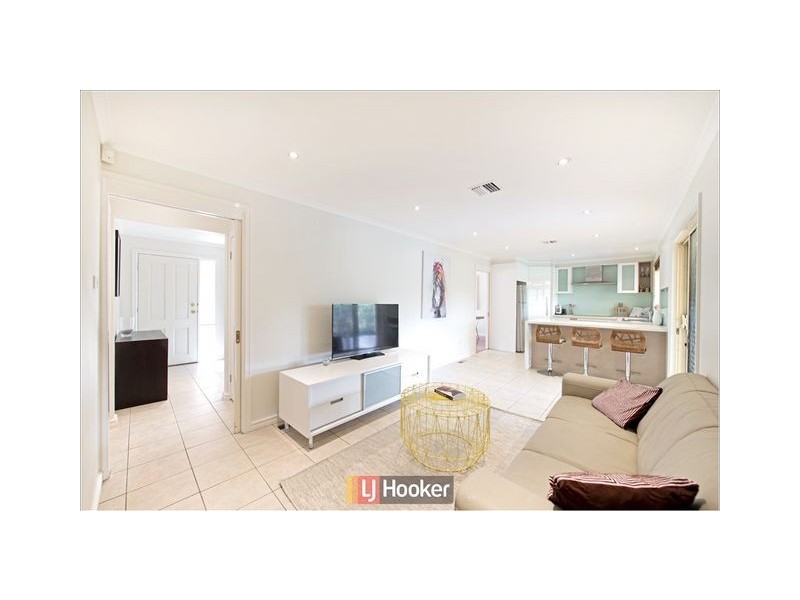 36 Julia Flynn Avenue, Isaacs ACT 2607