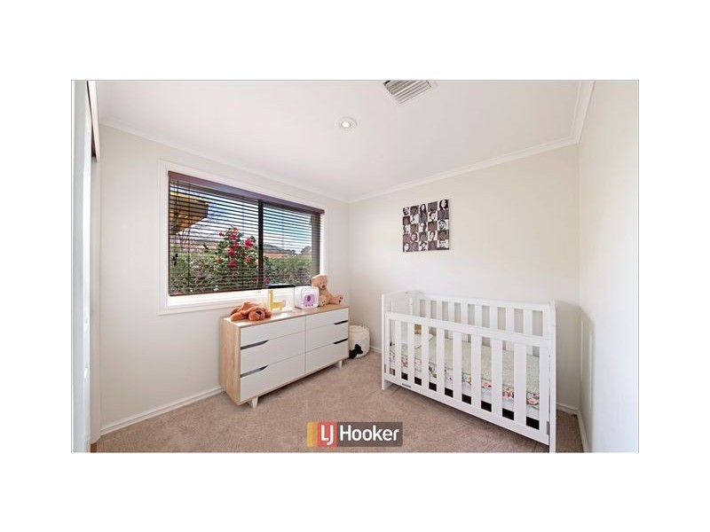 36 Julia Flynn Avenue, Isaacs ACT 2607