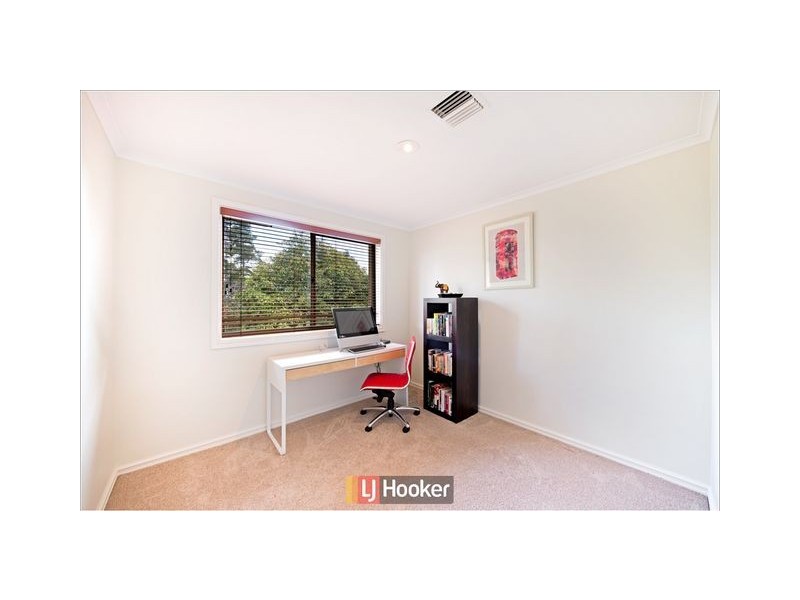 36 Julia Flynn Avenue, Isaacs ACT 2607