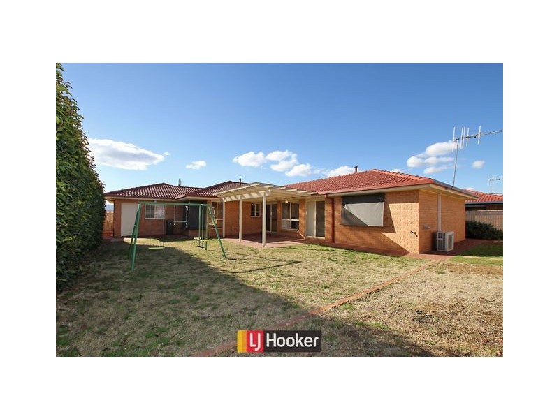 82 The Valley Avenue, Gungahlin ACT 2912