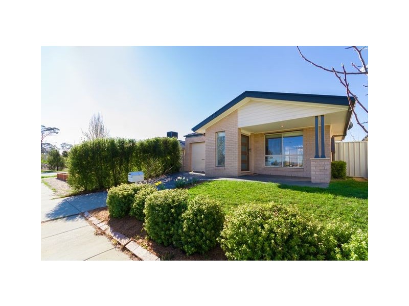 40 Elizabeth Jolley Crescent, Franklin ACT 2913