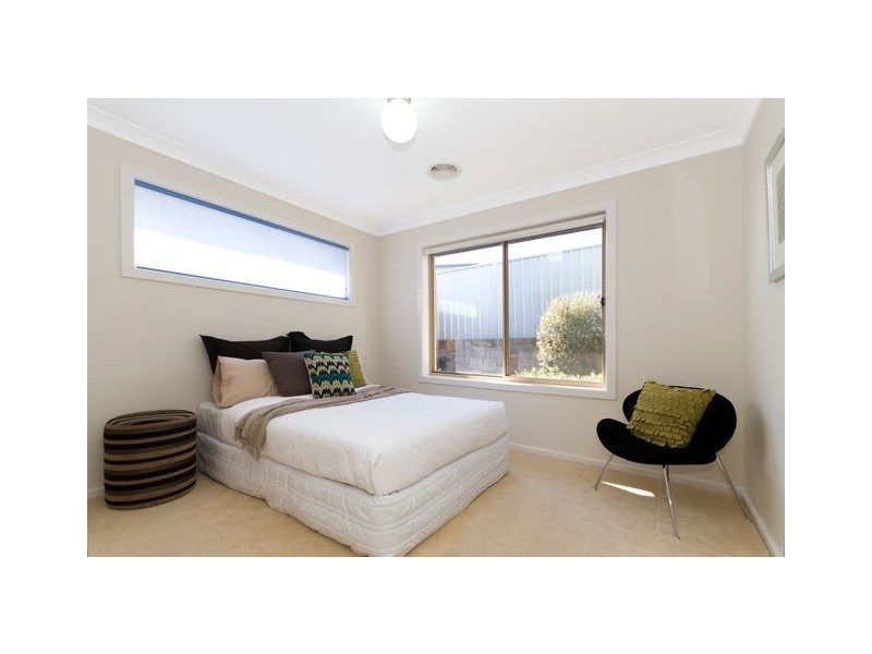 40 Elizabeth Jolley Crescent, Franklin ACT 2913
