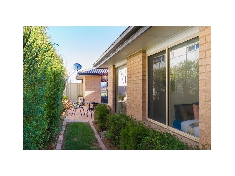 40 Elizabeth Jolley Crescent, Franklin ACT 2913
