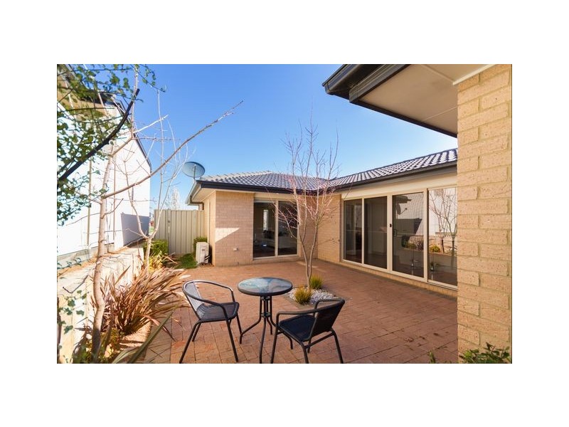 40 Elizabeth Jolley Crescent, Franklin ACT 2913