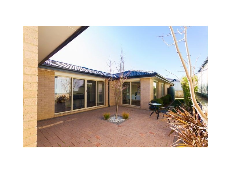 40 Elizabeth Jolley Crescent, Franklin ACT 2913