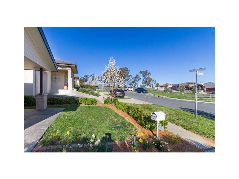 40 Elizabeth Jolley Crescent, Franklin ACT 2913