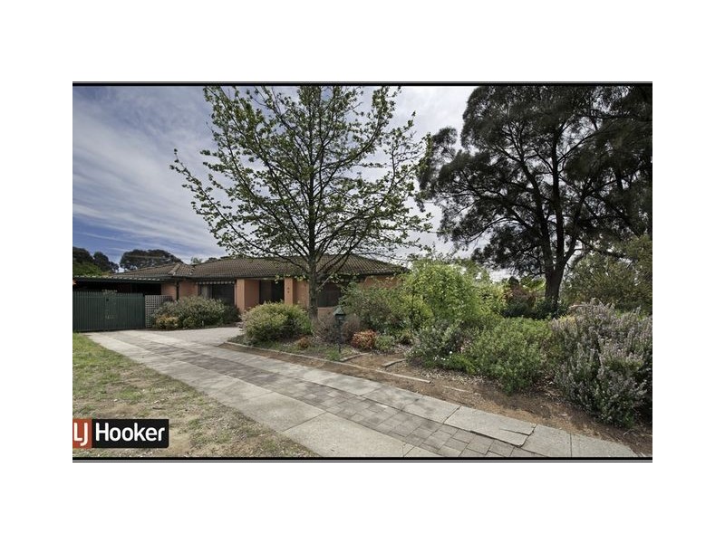 8 Lindrum Crescent, Holt ACT 2615