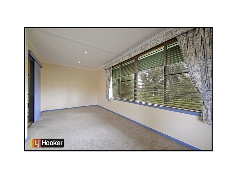 8 Lindrum Crescent, Holt ACT 2615