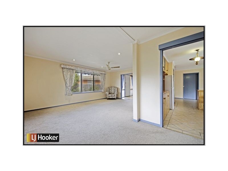 8 Lindrum Crescent, Holt ACT 2615