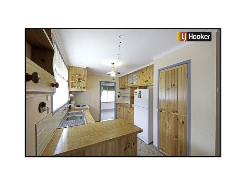 8 Lindrum Crescent, Holt ACT 2615