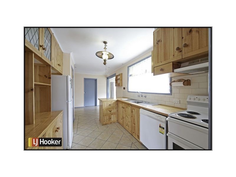 8 Lindrum Crescent, Holt ACT 2615