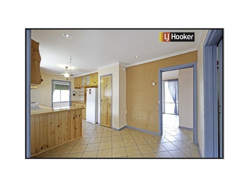 8 Lindrum Crescent, Holt ACT 2615