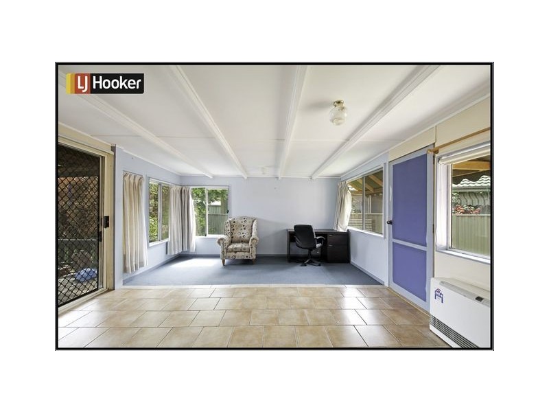 8 Lindrum Crescent, Holt ACT 2615