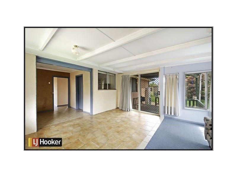 8 Lindrum Crescent, Holt ACT 2615