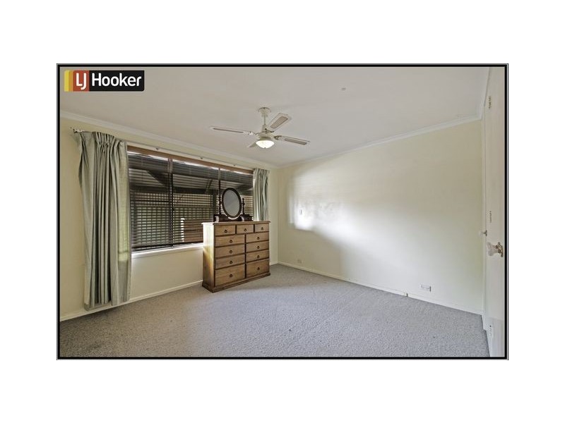 8 Lindrum Crescent, Holt ACT 2615