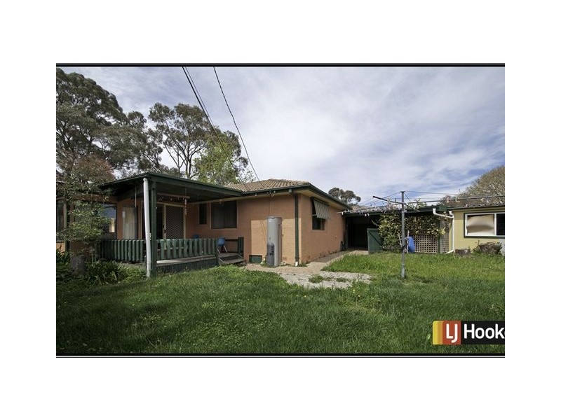 8 Lindrum Crescent, Holt ACT 2615