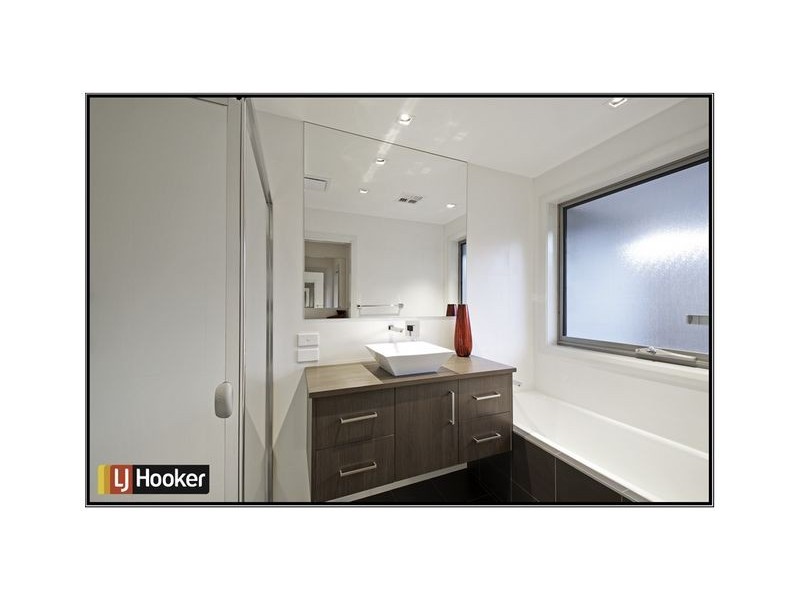 4 Jeannie Gunn Street, Franklin ACT 2913