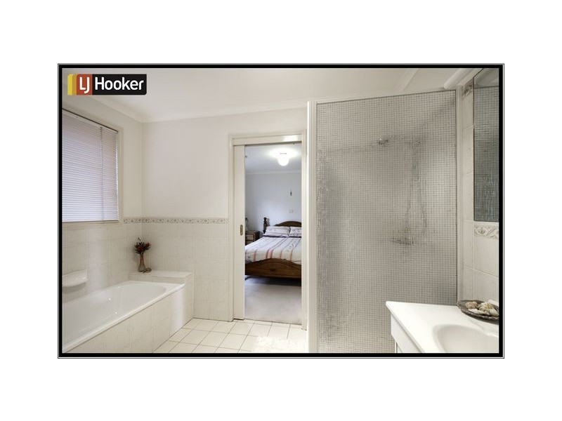 13/2 Lander Crescent, Amaroo ACT 2914