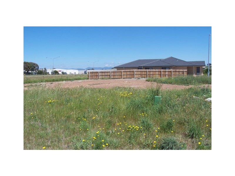2 Gwen Harwood Lane, Franklin ACT 2913