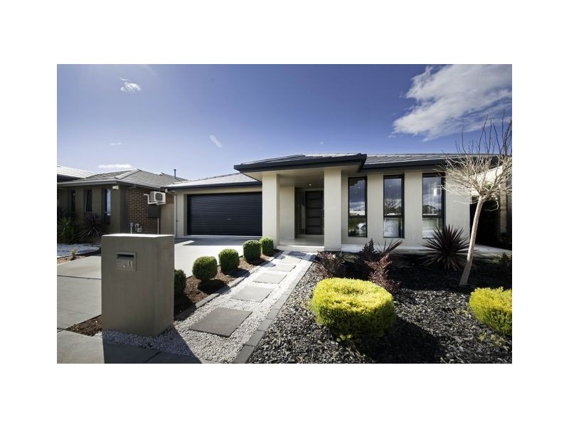 8 Dorothy Green Crescent, Franklin ACT 2913