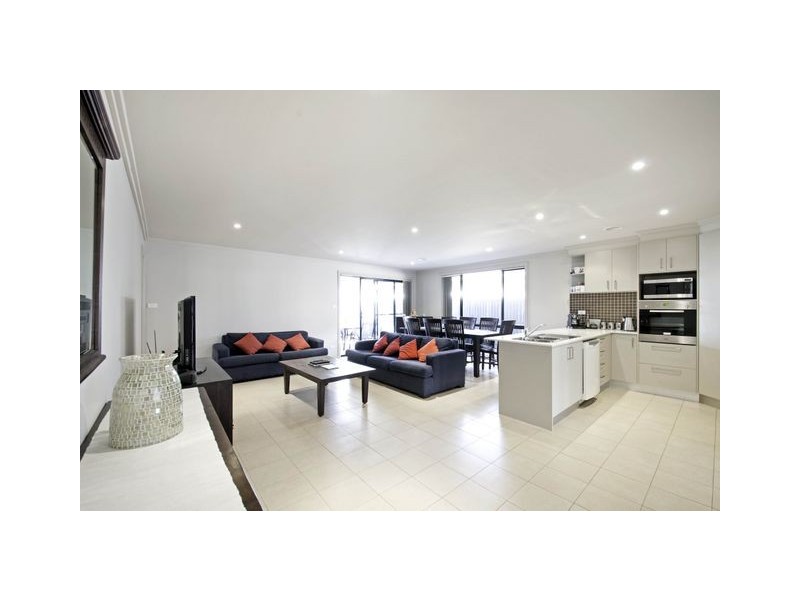 8 Dorothy Green Crescent, Franklin ACT 2913