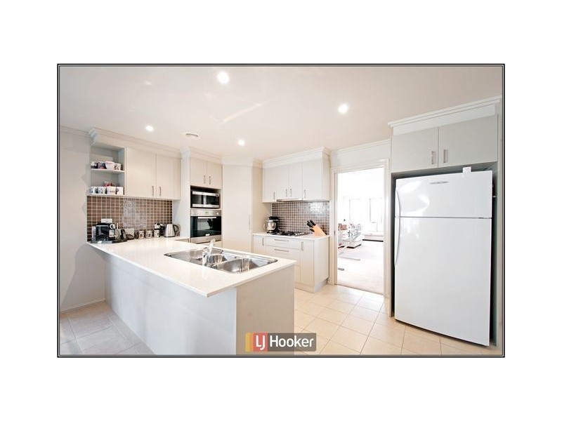 8 Dorothy Green Crescent, Franklin ACT 2913