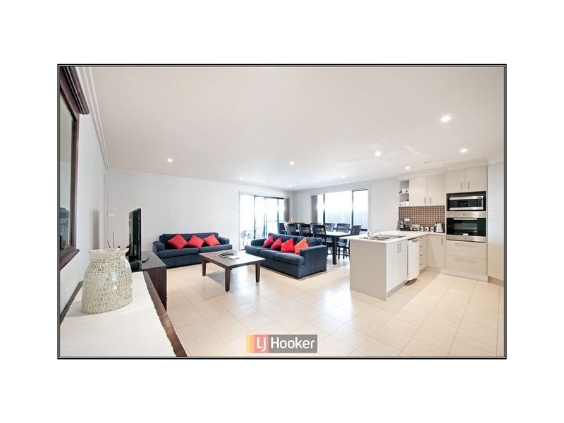 8 Dorothy Green Crescent, Franklin ACT 2913