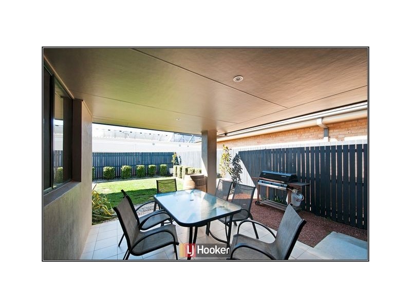 8 Dorothy Green Crescent, Franklin ACT 2913