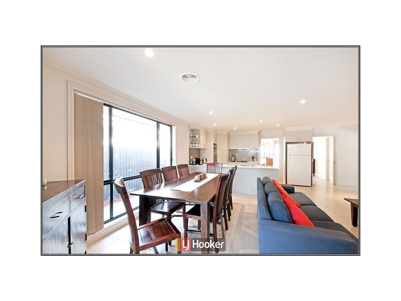 8 Dorothy Green Crescent, Franklin ACT 2913